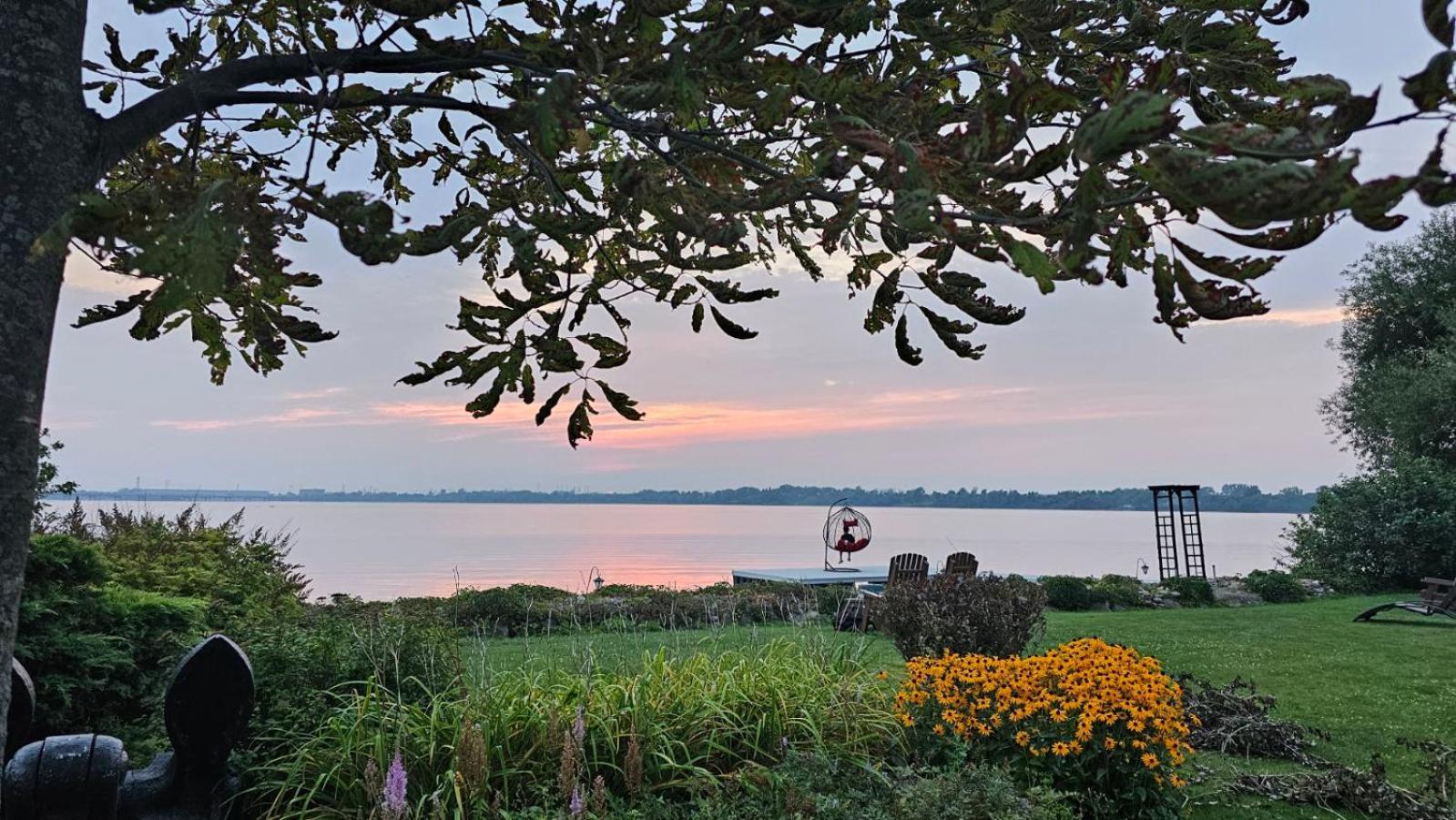 Hotel Oasis Lac St-Louis Salaberry-de-Valleyfield Eksteriør bilde