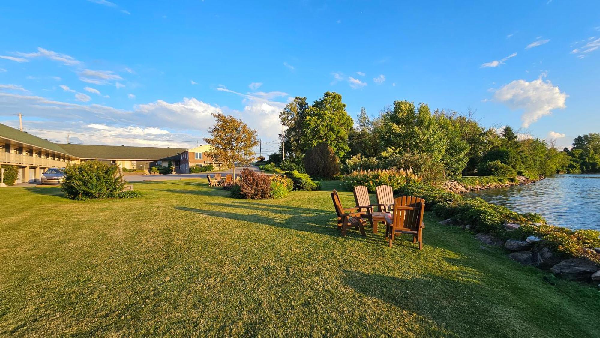 Hotel Oasis Lac St-Louis Salaberry-de-Valleyfield Eksteriør bilde