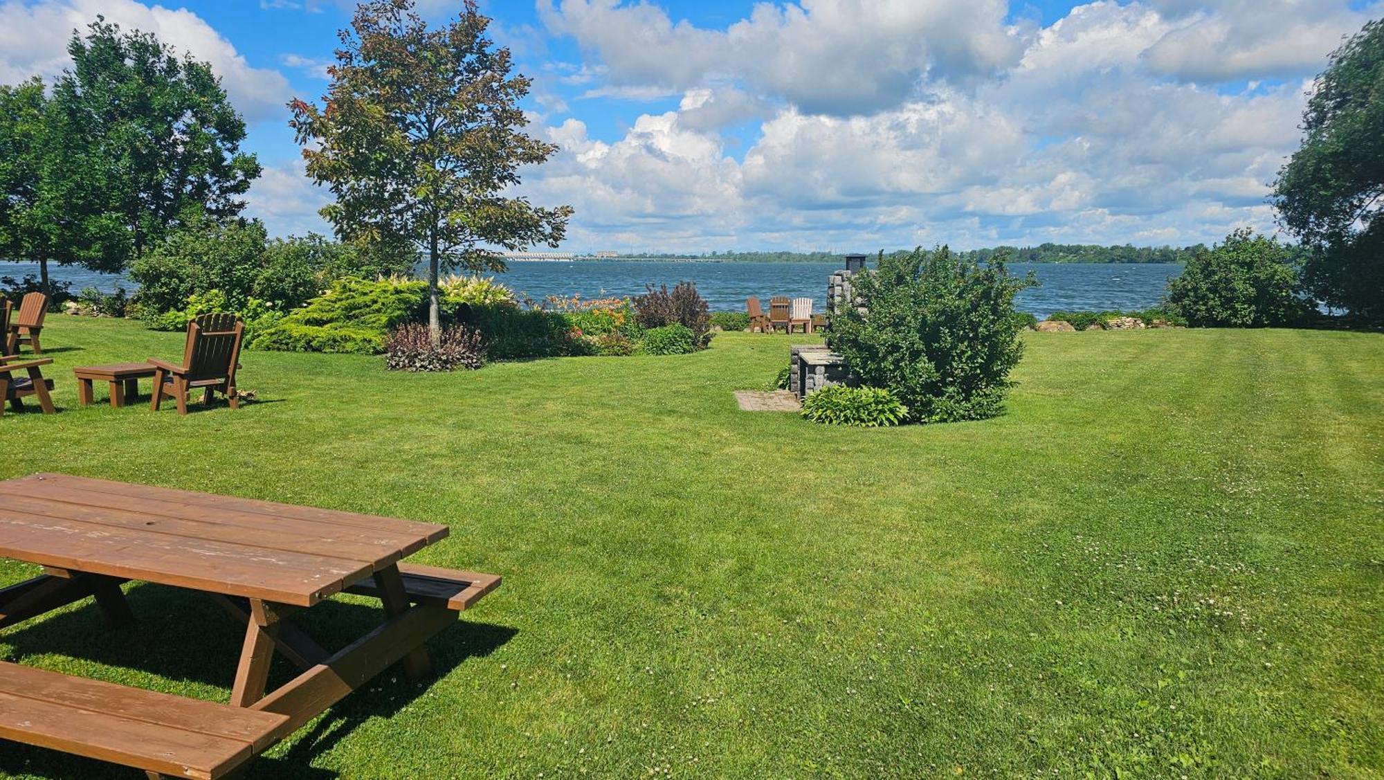 Hotel Oasis Lac St-Louis Salaberry-de-Valleyfield Eksteriør bilde