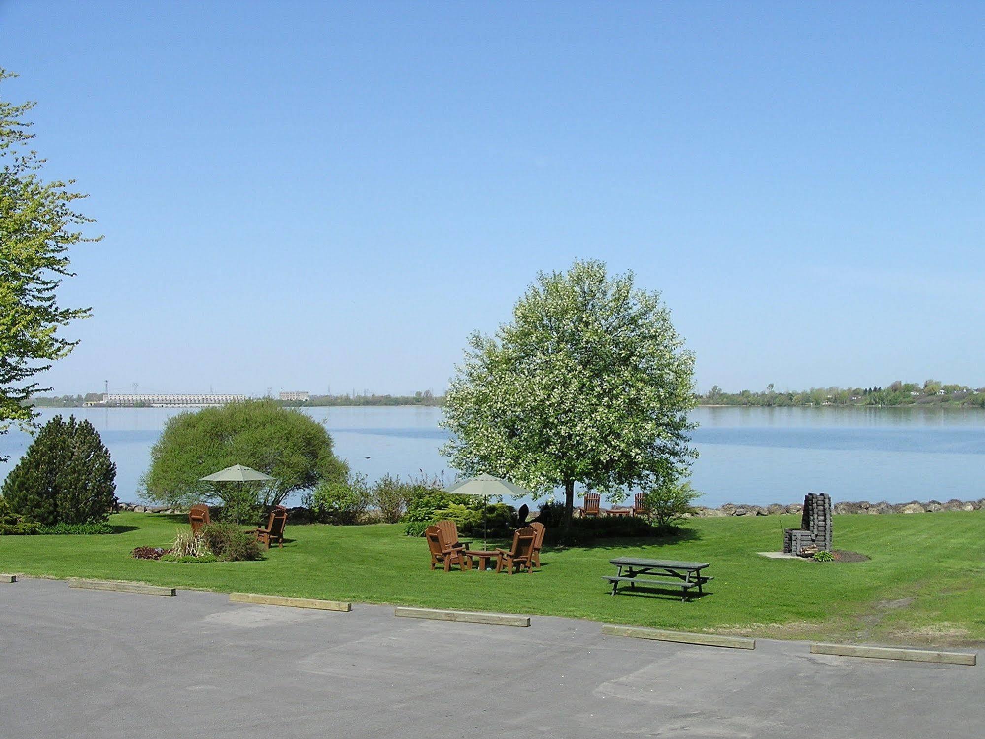 Hotel Oasis Lac St-Louis Salaberry-de-Valleyfield Eksteriør bilde